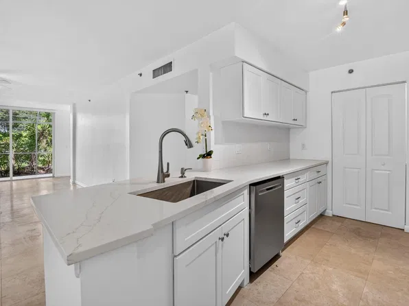 3131 Clint Moore Rd APT 102, Boca Raton, FL 33496