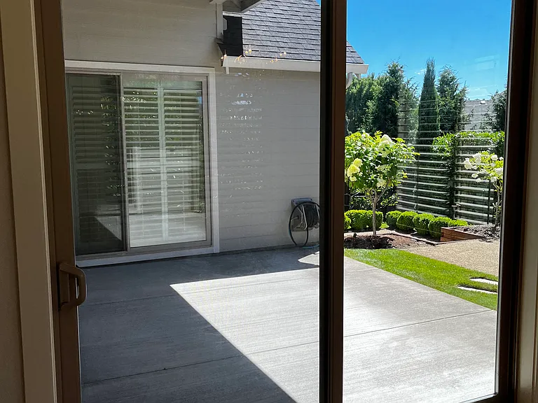 10402 NW 32nd Dr — Photo 37