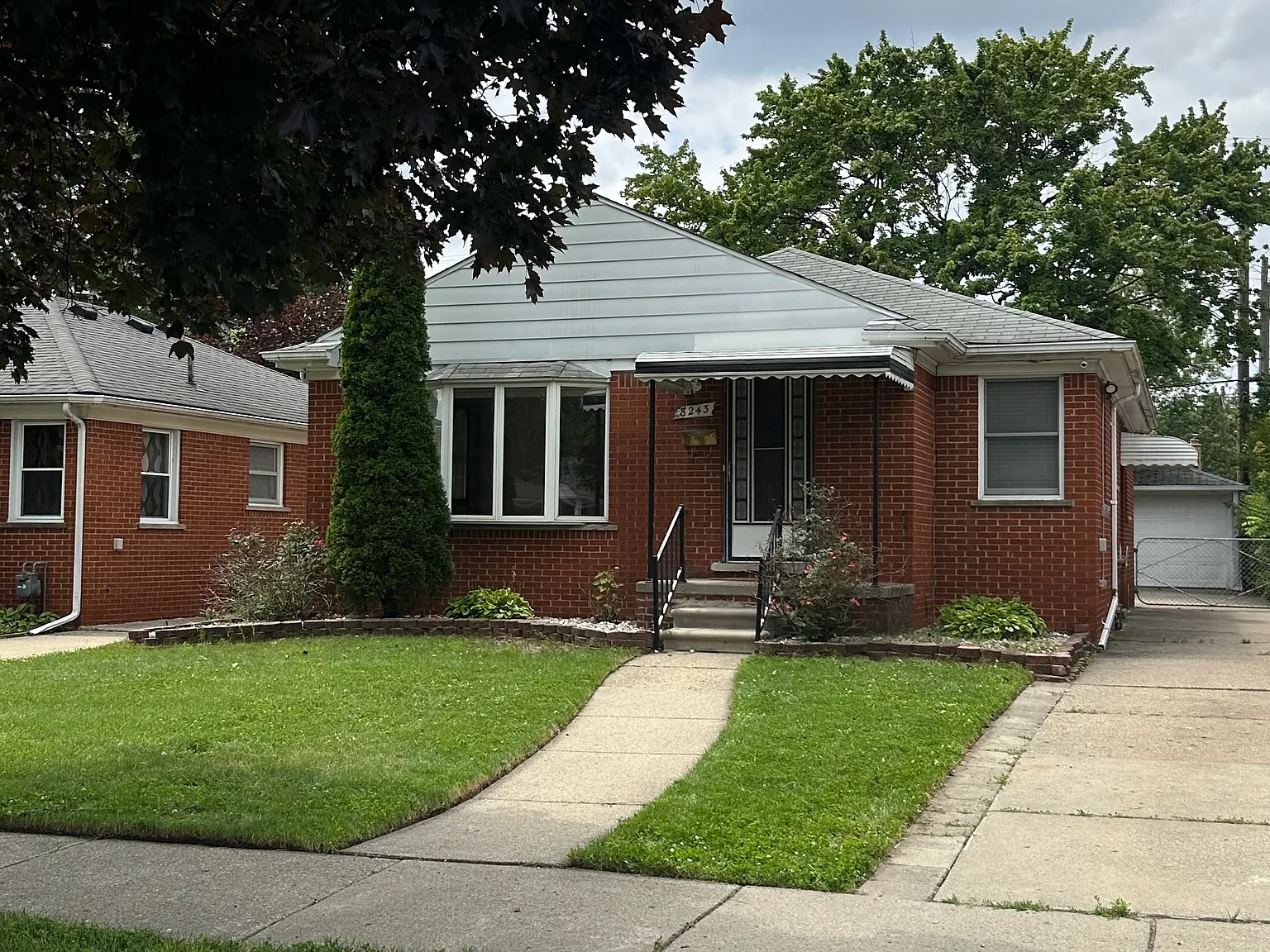 3 bed, 2088 sqft, $2,300 — Photo 2