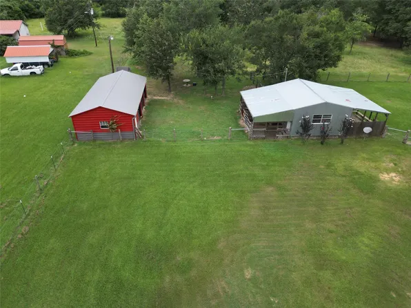 7039 Cotton St, Bedias, TX 77831