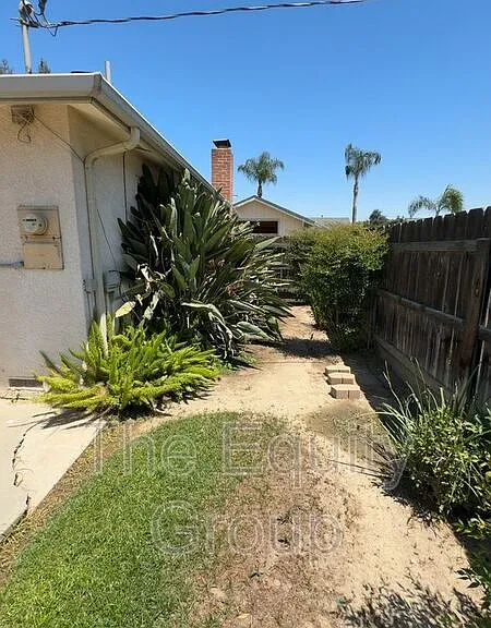 1325 S Crowe St — Photo 15