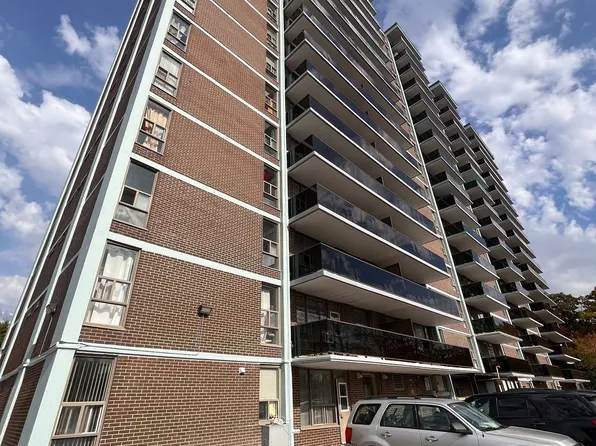 235 Grandravine Dr #407, Toronto, ON M3N 1J2