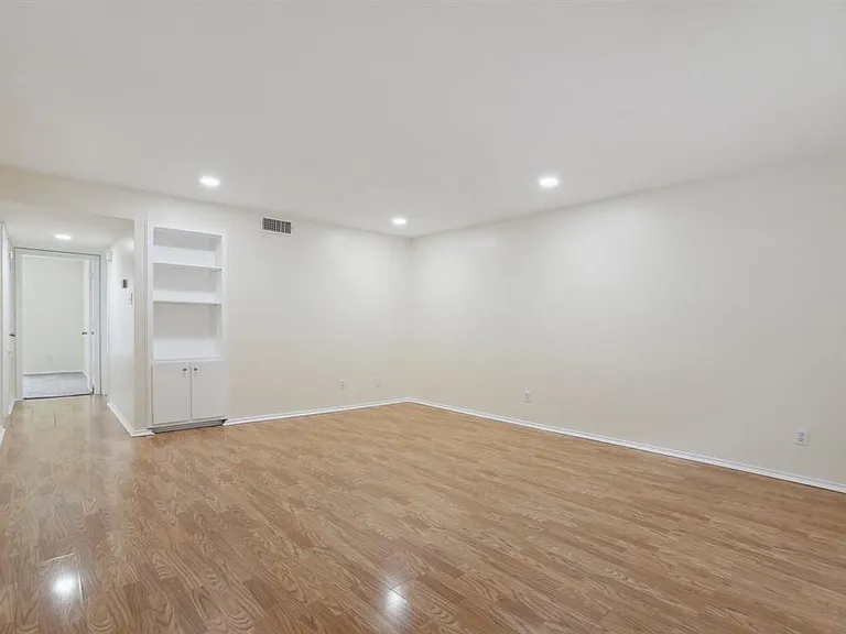 2401 Leon St #210 — Photo 10