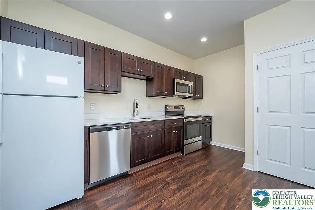 1 bed, 8500 sqft, $1,400 — Photo 4