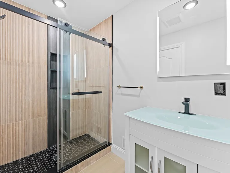 51 Bedford Ave #2A — Photo 14