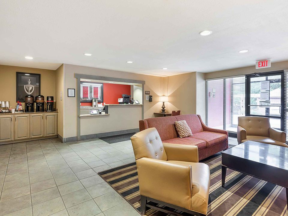 Lobby and Guest Check-in