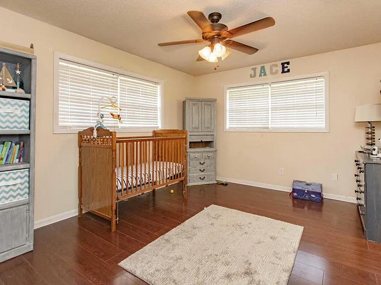 210 N William Dr — Photo 17