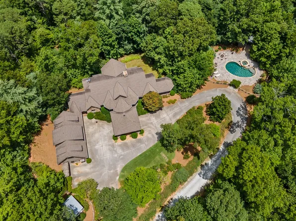 518 Grizzly Ridge Rd, Lakemont, GA 30552