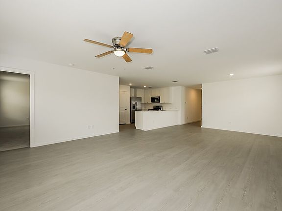 3rd image of 2201 La Vista Ln