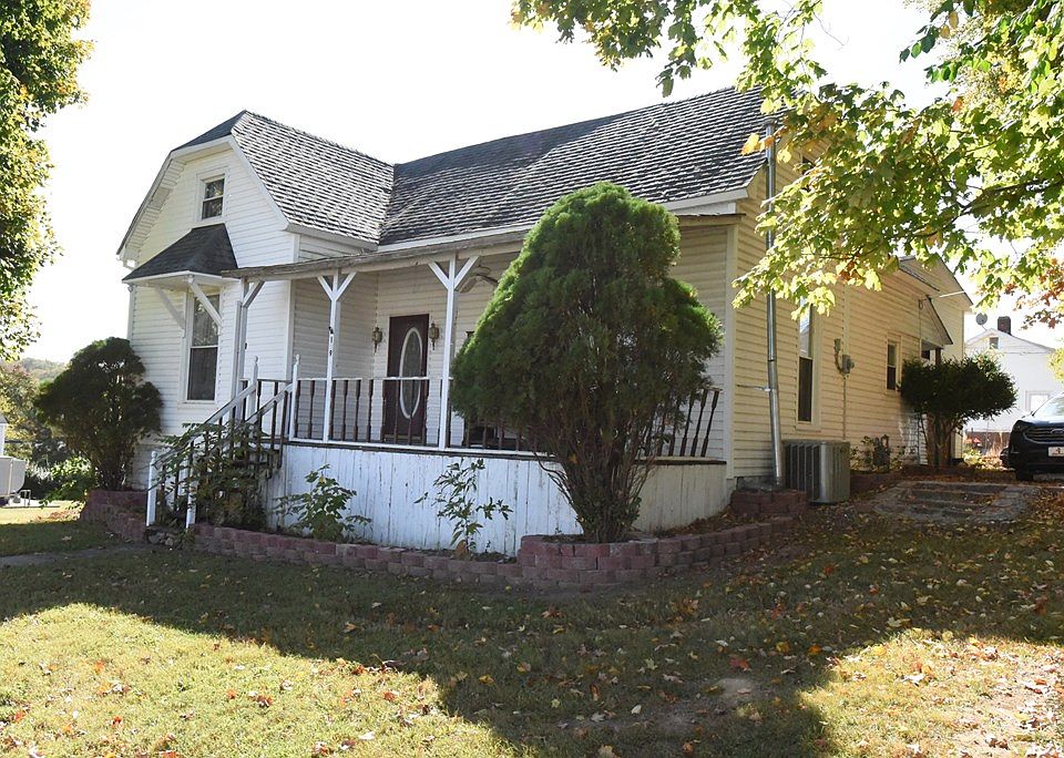 2nd image of 179 W Dixon St