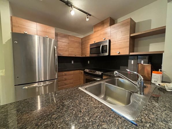 2 bedroom rental in Surrey — photo 18