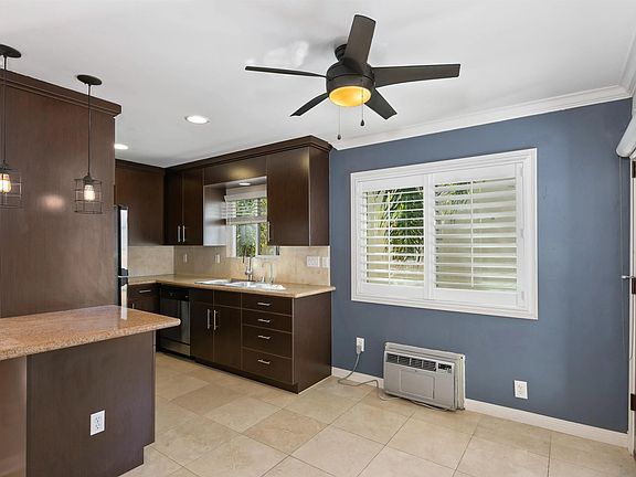 5th image of 2913 A St #7