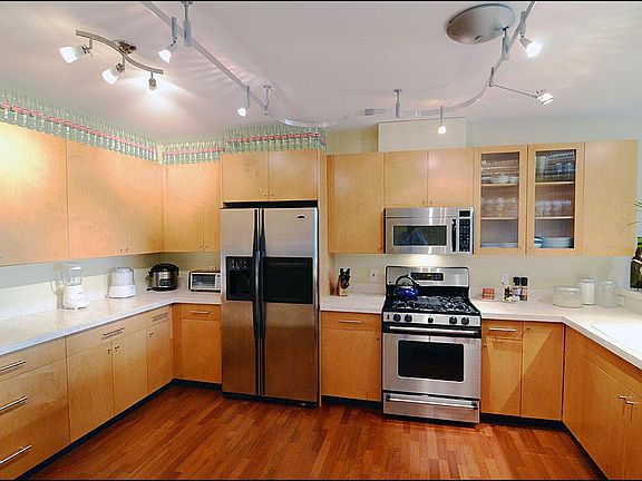3rd image of 1188 106th Ave NE APT 225