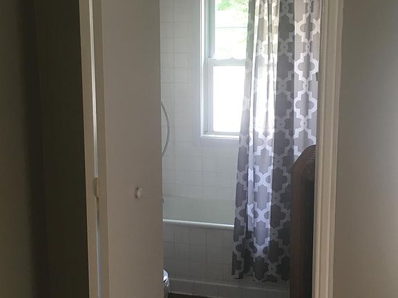 Attached full bathroom for bedroom #1