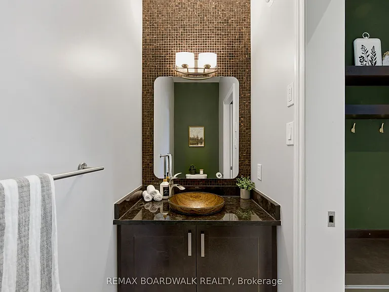 375 Cooks Mill Cres — Photo 8