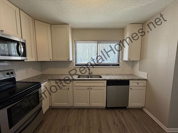3rd image of 7213 Lancashire Dr