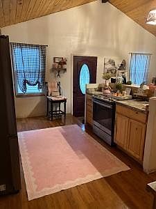 4th image of 708 Wood Ave