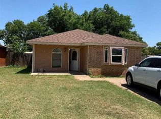 304 W Lafayette Ave, Iowa Park, TX 76367
