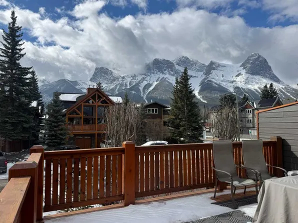 634 S 4th St, Canmore, AB T1W 2H3