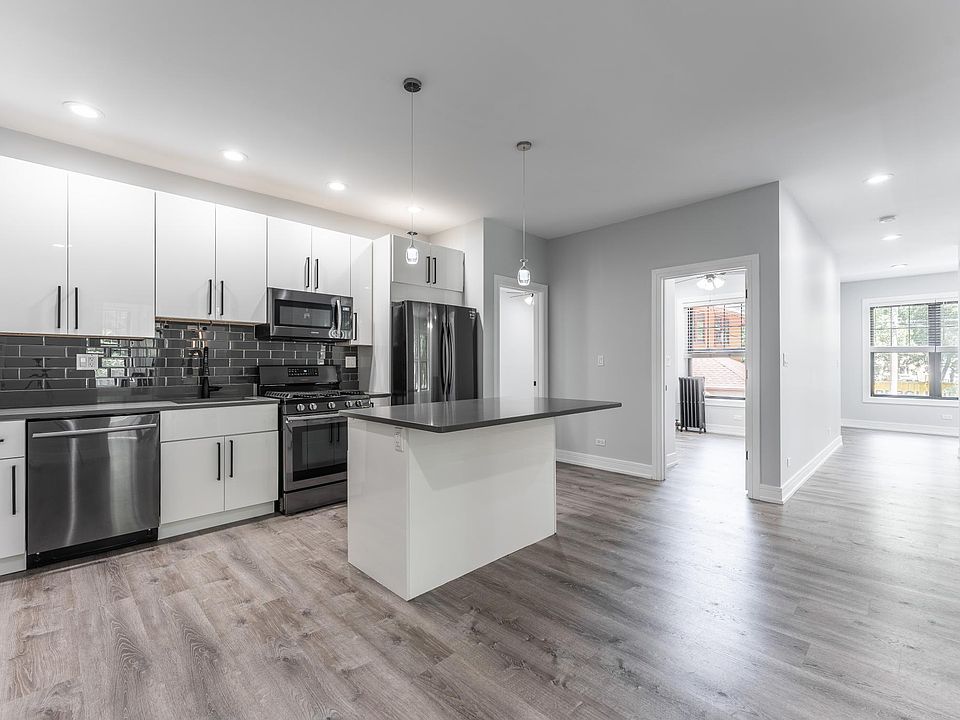 1st image of 1062 W Glenlake Ave #1F