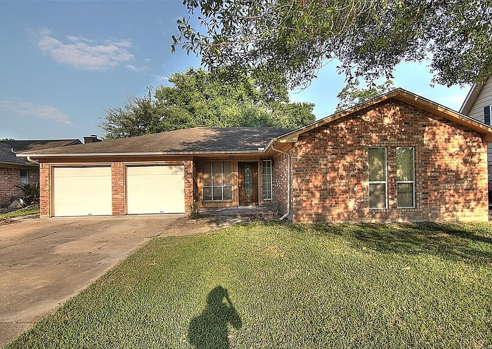 1st image of 235 Kirkaldy Dr