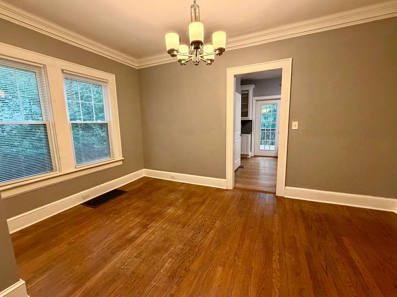 3 bed, 2.5 bath, 1462 sqft, $3,175 — Photo 3
