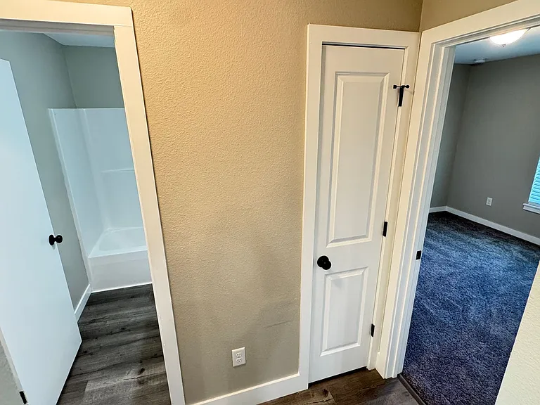 8833 Hampshire Dr — Photo 10