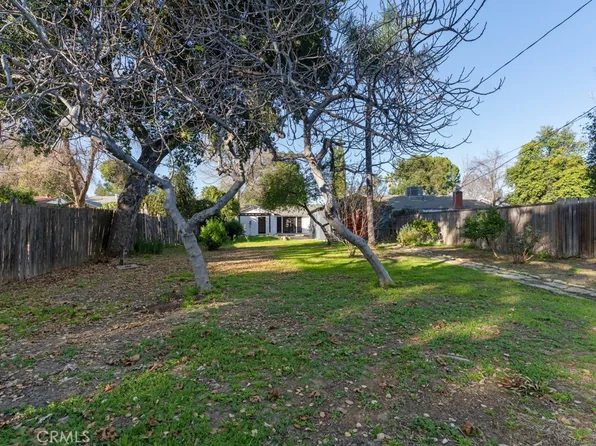 22050 Ybarra Rd, Woodland Hills, CA 91364