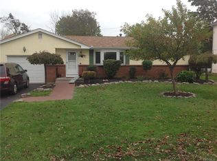 66 Berkley Rd, Williamsville, NY 14221