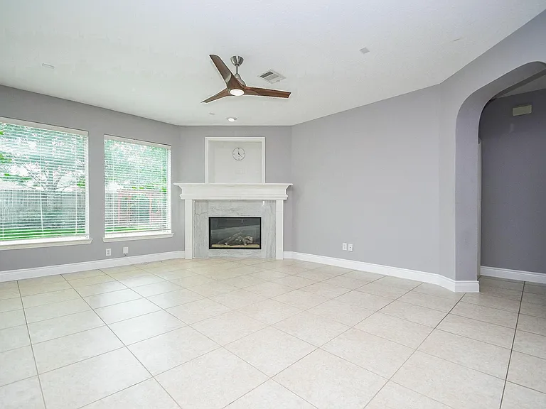 215 Wildmoor Ct — Photo 5