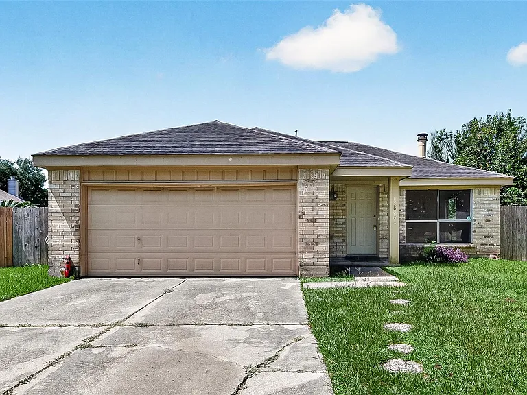 13847 Cherry Hollow Ln — Photo 1