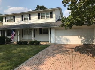 38 Lonsdale Rd, Elk Grove Village, IL 60007