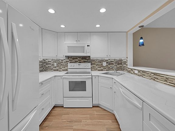 3rd image of 3002 NE 5th Terrace #102-b