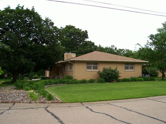 4th image of 306 22nd Avenue Ct