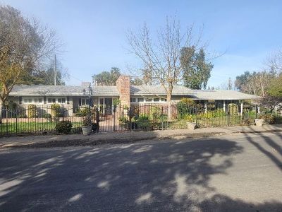 825 E Indianapolis Ave, Fresno, CA, 93704