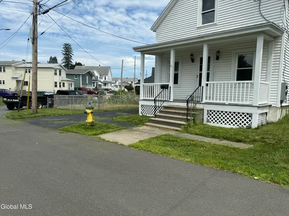 31 Charles St, Waterford, NY 12188