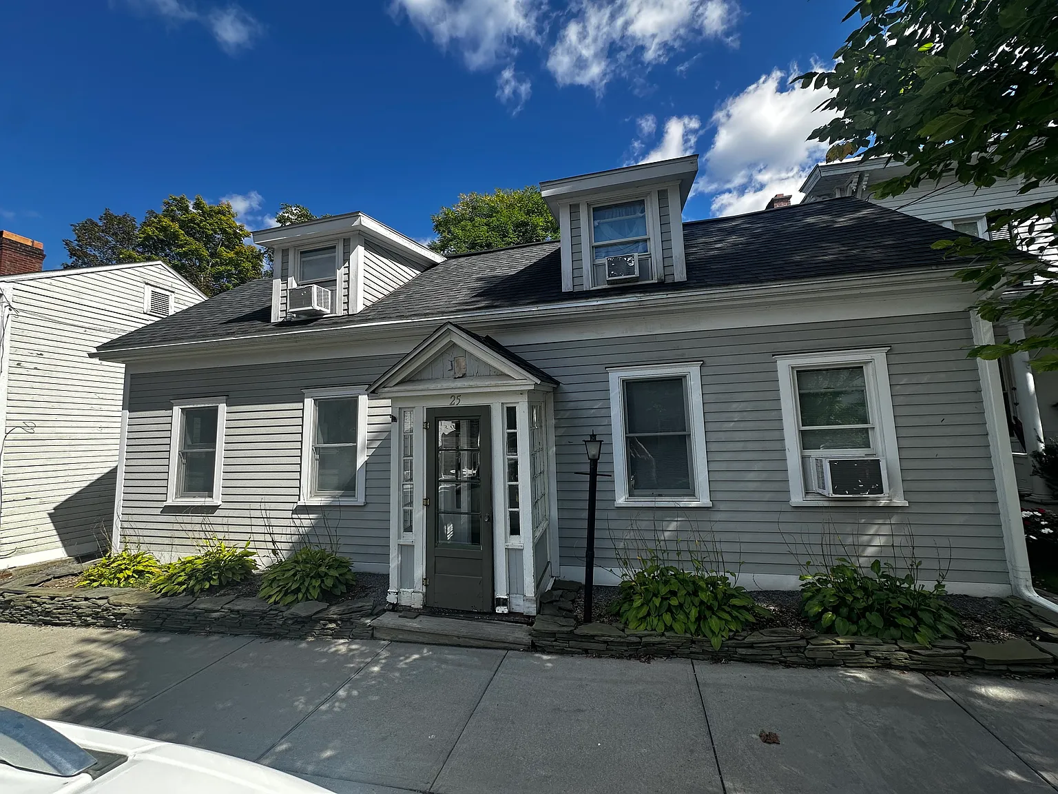 4 bed, 2195 sqft, $2,800 — Photo 2