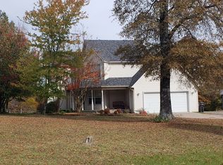 699 Meadow Rd, Russellville, AR 72802