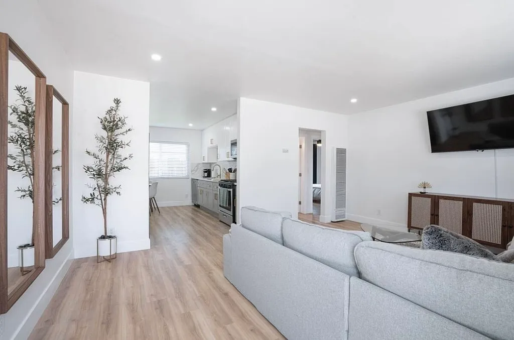 2 bed, 800 sqft, $4,000 — Photo 4