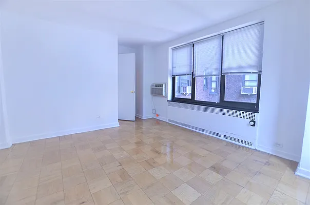 Rented by Manhattan Realty Group | media 10