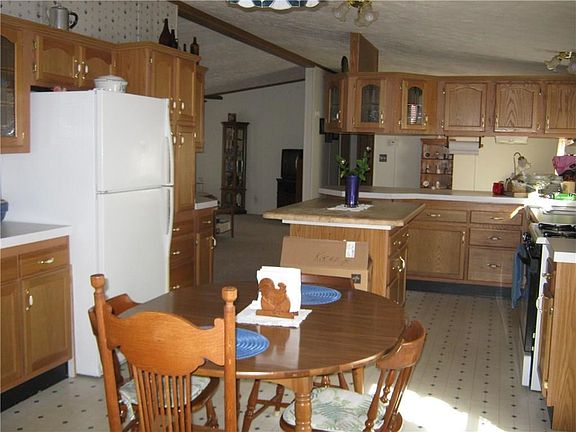 4th image of 703 Pebble Dr