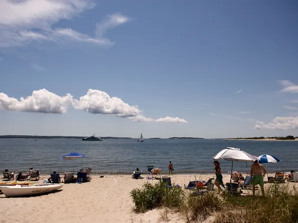 64 N Menantic Rd, Shelter Island, NY 11964