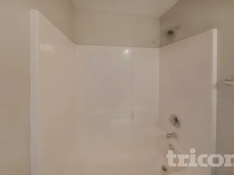 552 Howell Dr — Photo 15