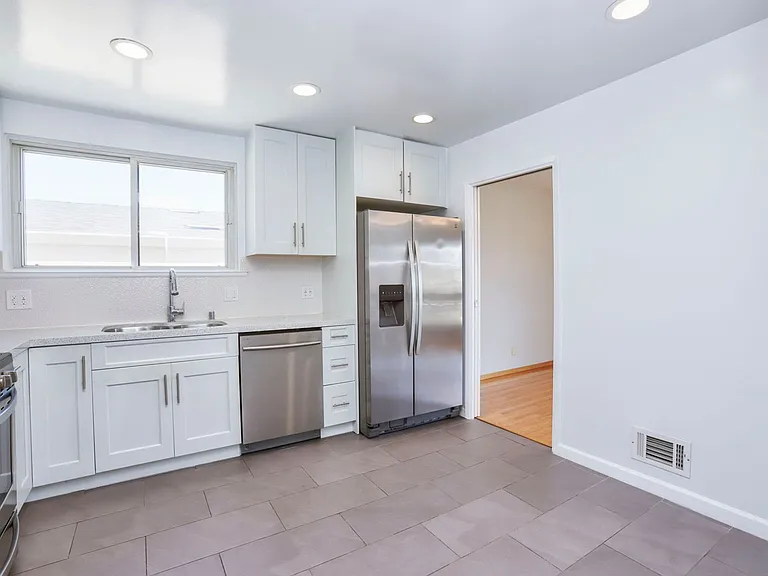 88 Canterbury Ave — Photo 11
