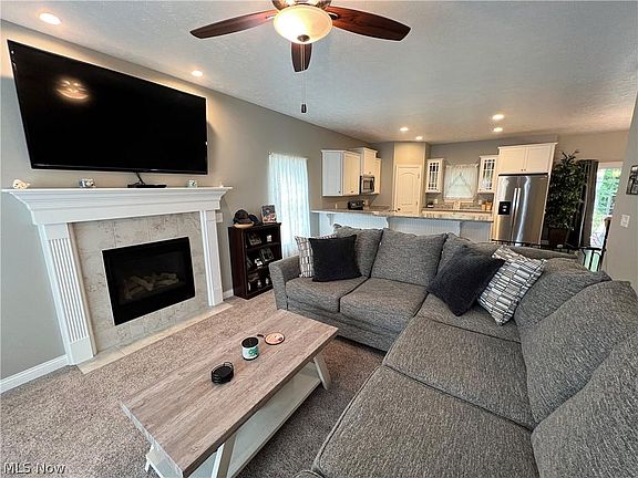5th image of 15352 Knox Cir