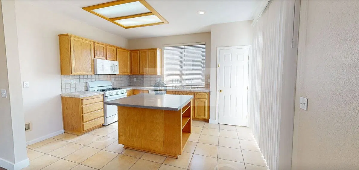 3 bed, 1411 sqft, $2,500 — Photo 4