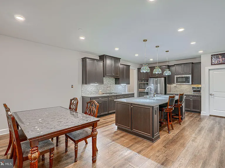 7142 Starmount Way — Photo 21