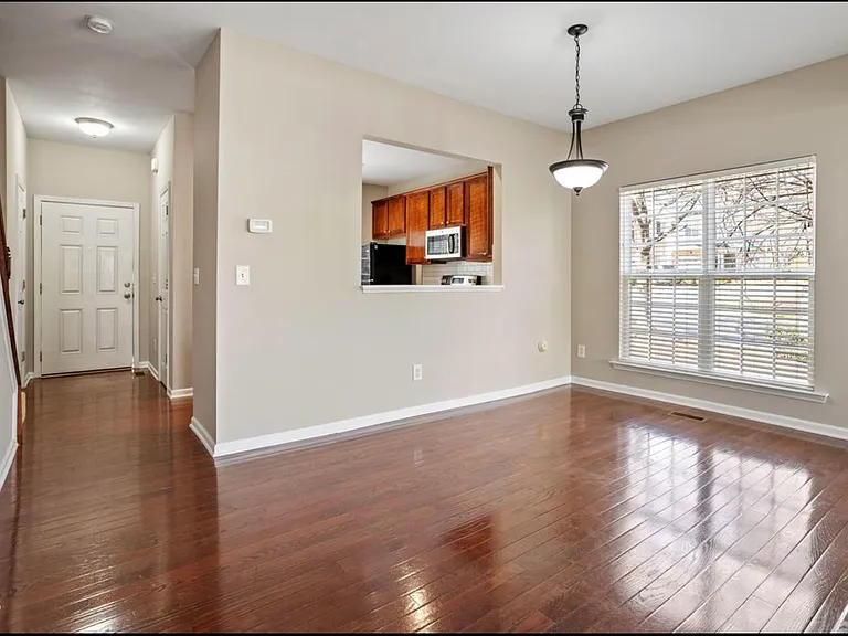305 Anterbury Dr — Photo 9
