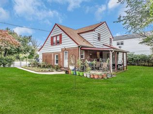 399 W Merrick Rd, Freeport, NY 11520