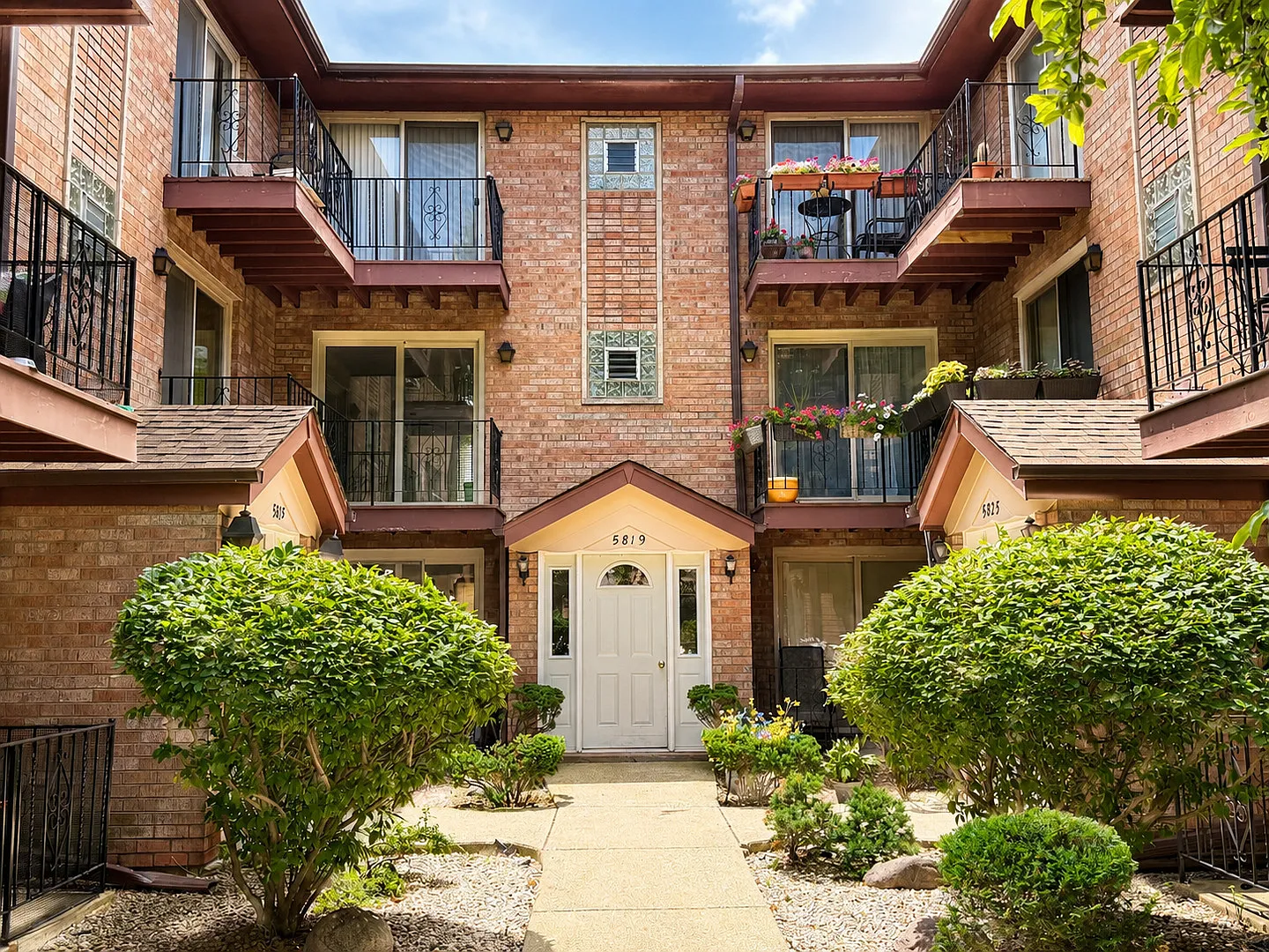 2 bed, 1250 sqft, $2,500 — Photo 1